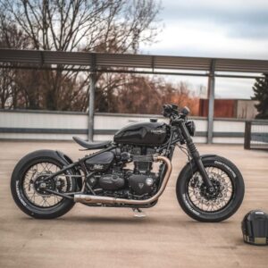 Triumph Bonneville Bobber 1200 – Black Continental Custom - Image 4