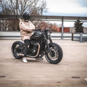 Triumph Bonneville Bobber 1200 – Black Continental Custom - Image 5